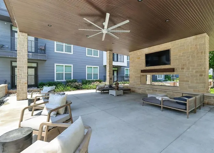 G36, 2br Luxury By Golf, Pool & Gym, Near Stockyards *