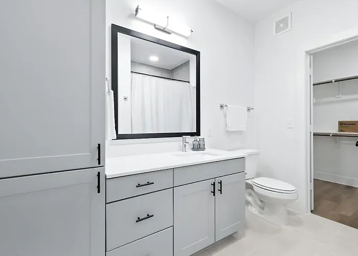 G36, 2br Luxury By Golf, Pool & Gym, Near Stockyards