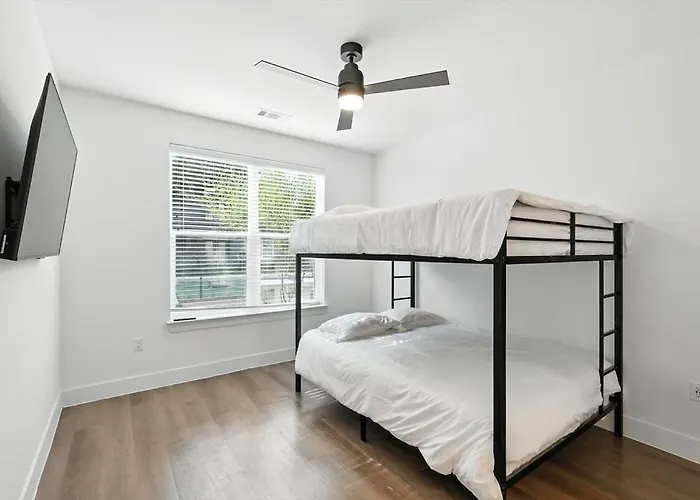 G36, 2br Luxury By Golf, Pool & Gym, Near Stockyards Apartment