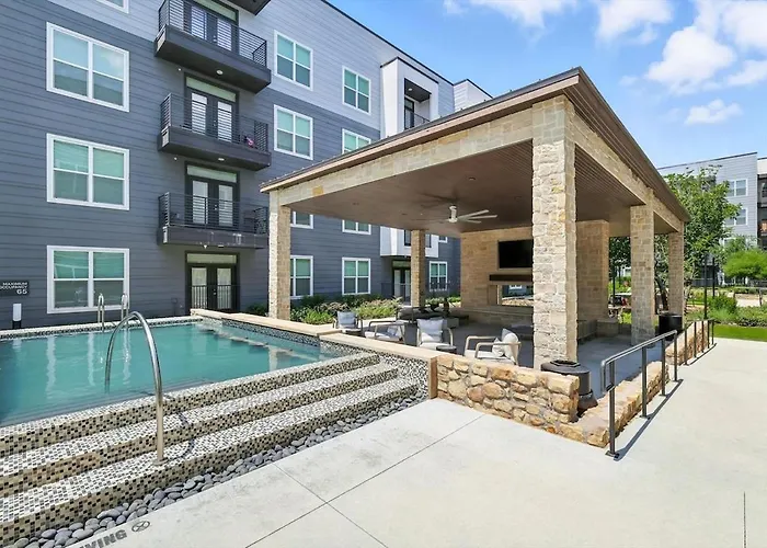 Apartment G36, 2br Luxury By Golf, Pool & Gym, Near Stockyards *