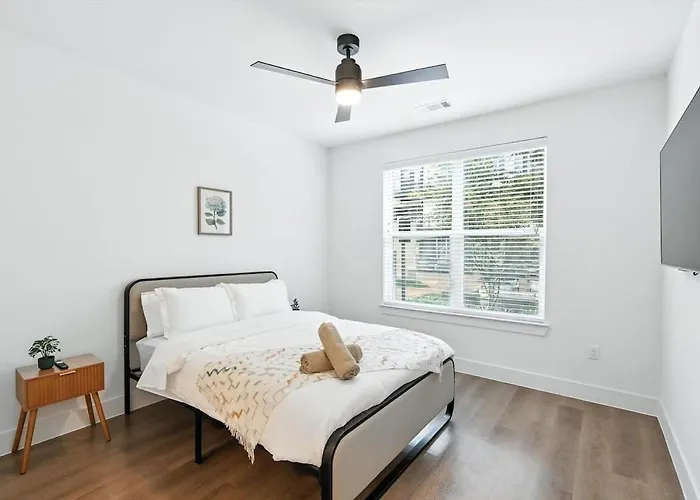 G36, 2br Luxury By Golf, Pool & Gym, Near Stockyards