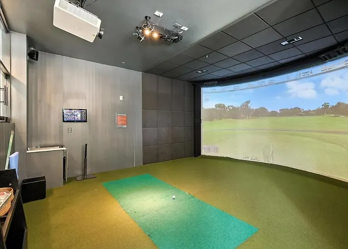 G36, 2br Luxury By Golf, Pool & Gym, Near Stockyards Apartment