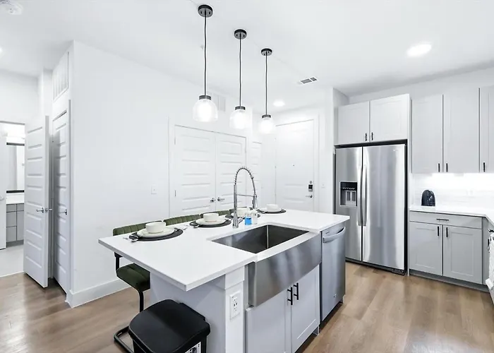 Apartment G36, 2br Luxury By Golf, Pool & Gym, Near Stockyards Fort Worth