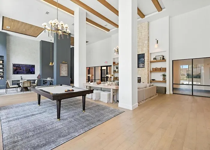 Apartment G36, 2br Luxury By Golf, Pool & Gym, Near Stockyards *